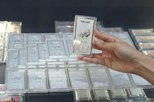 Giá bạc 4/12: Bạc trong nước neo cao quanh mức 60 triệu đồng/kg