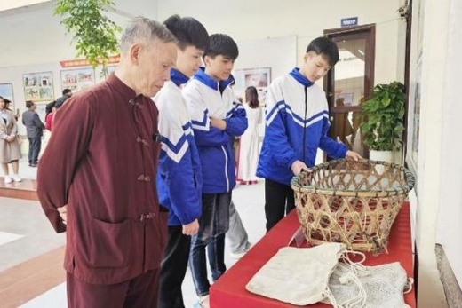 Độc đáo nghề đan sung – Bảo tồn 'hồn' dân tộc Sán Chí