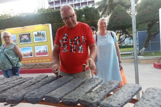 Khánh Hòa: Âm sắc đàn đá khiến du khách quốc tế say mê