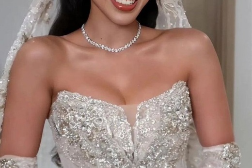 Tiên Nguyễn lộng lẫy trong váy cưới Jimmy Choo đính hàng nghìn viên pha lê