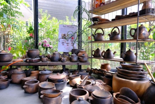 Từ buôn làng ra phố: Hành trình bền bỉ của nghề gốm Chăm và Churu