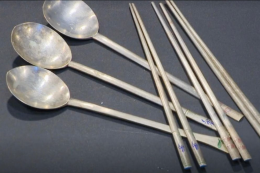 Giá bạc tăng mạnh, người Hàn Quốc đổ xô mang đồ bạc trong nhà đi bán