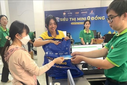 TP. Hồ Chí Minh: Siêu thị mini 0 đồng – điểm tựa Tết cho người dân khó khăn