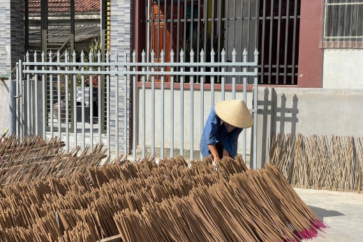 Làng hương 300 năm tuổi ở Quảng Trị hối hả trong dịp cao điểm sản xuất hàng Tết