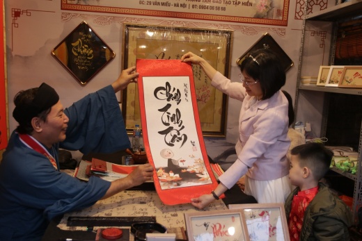 Xuân về Văn Miếu: Hội chữ lan tỏa hồn “Quốc học” giữa lòng Hà Nội