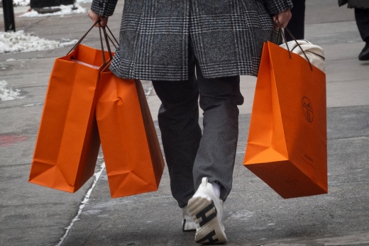 Xung đột Trung Đông leo thang, ngành hàng xa xỉ đối mặt nguy cơ thiệt hại lớn