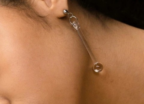 Bí kíp chọn khuyên tai giúp gương mặt tròn nhìn thon gọn và thanh thoát