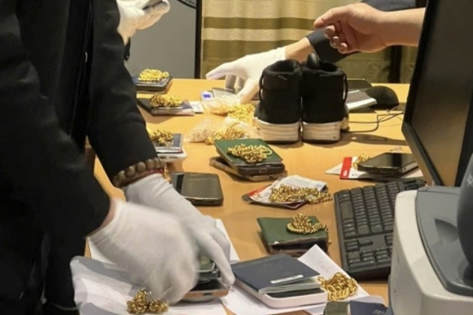 Hành khách mang theo từ 300g vàng trang sức, mỹ nghệ trở lên phải khai báo khi xuất nhập cảnh